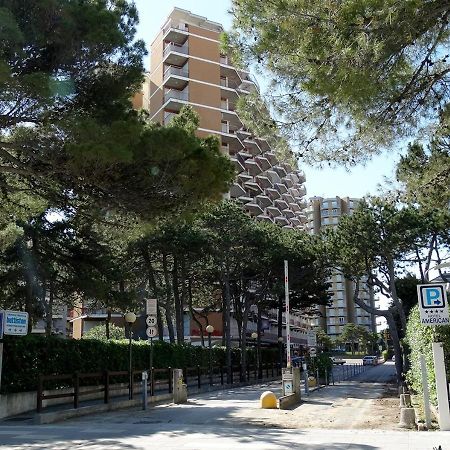 Nuovo Fronte Spiaggia, Terrazza Sul Mare E Piscina Lignano Sabbiadoro Exteriör bild